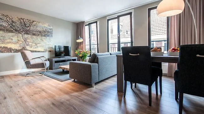 Short Group Leidseplein Museum