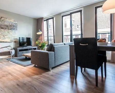 Short Group Leidseplein Museum